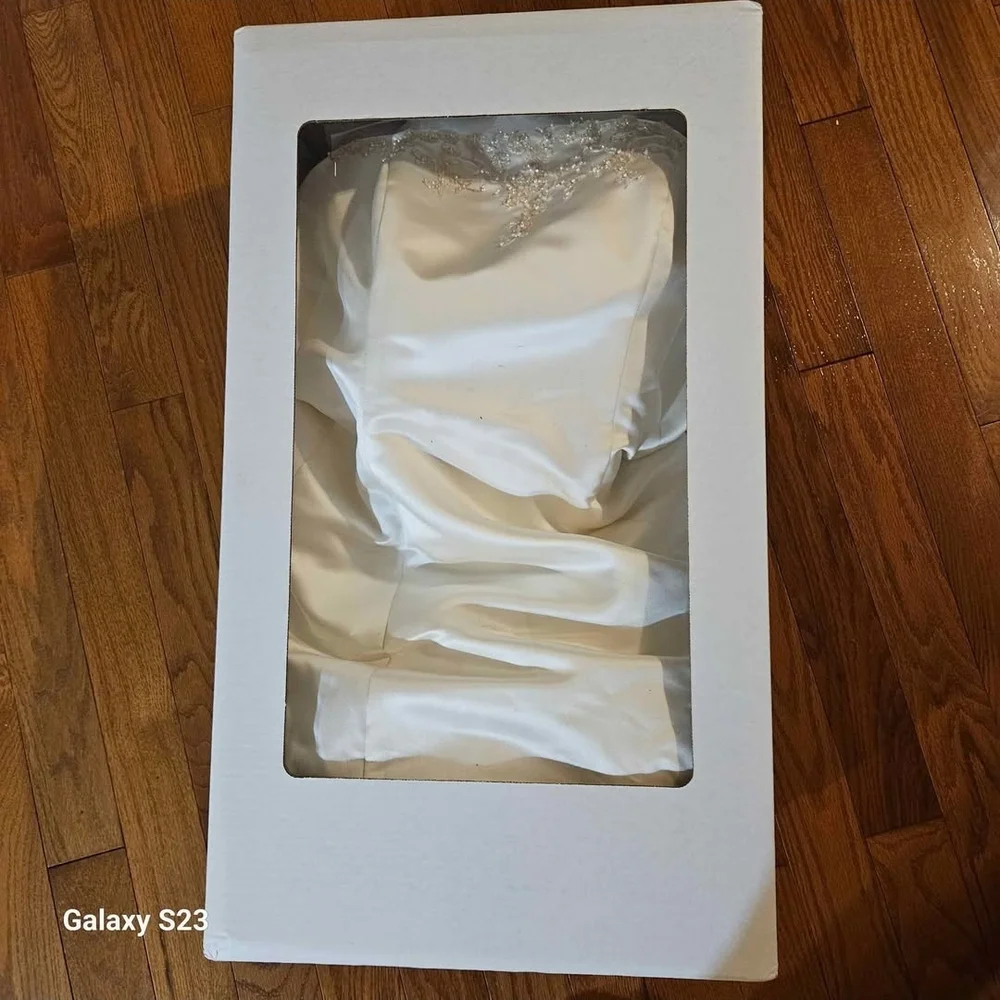 David's Bridal Ivory Lace Long Sleeve Dress - Picture 9 of 10